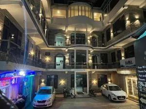 Narayana Guest house - Manīkaran