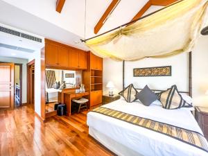 3-4BR Laguna Phuket Golf Course Villa with Pool & Jacuzzi