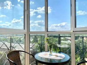 2-кімн НОВИЙ будинок, в самому ЦЕНТРІ, свіжий ремонт, ПАНОРАМНИЙ БАЛКОН - Oposhnya