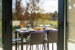 Maison Du Jardin 2-Bedroom Apartment Private Outdoor Jacuzzi