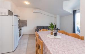 Awesome Apartment In Biograd Na Moru With Kitchen