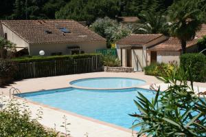 Appartements Residence Cap Azur Appartement 215 : Appartement - Vue sur Piscine 