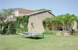 Maisons de vacances Beautiful Home In Cavaillon With 6 Bedrooms, Private Swimming Pool And Outdoor Swimming Pool : photos des chambres