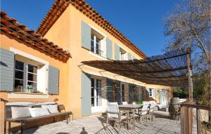 Maisons de vacances Nice home in Montauroux with Outdoor swimming pool, WiFi and 3 Bedrooms : photos des chambres