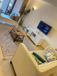 Cozy 2-bedroom beachfront villa-Lamera