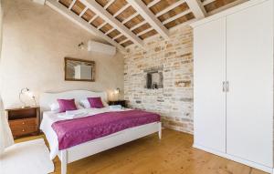 5 Bedroom Amazing Home In Vodnjan 