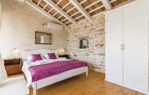 5 Bedroom Cozy Home In Vodnjan