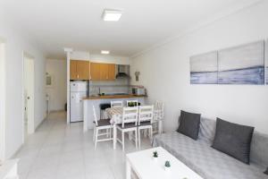 Els Molins con terraza de 25 metros a un paso del mar Les Marines Denia by costablancarent