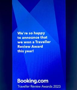 Steinturm mit Dach-Terrasse zwischen Fluß, Meer und Gebirge- Spiti Pirgos