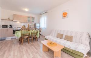 Stunning Apartment In Biograd Na Moru With 2 Bedrooms And Wifi
