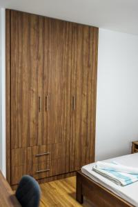 Beautiful spacious apartment with Home office amenities