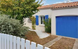 Maisons de vacances Nice home in La Tranche-sur-Mer with 5 Bedrooms and WiFi : photos des chambres