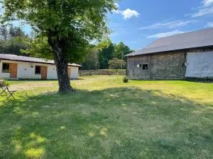 Siedlisko Barycz Kolonia, Dom całoroczny na wyłączność - 50 m2 6 osobowy z 2 pokojami, teren 2 hektary wśród lasów i łąk - Biały Ług