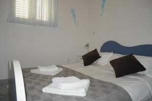 Apartment in Dugi Rat with sea view, balcony, air conditioning, WiFi 5132-4