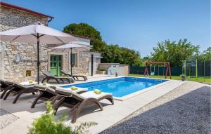 Nice Home In Duga Uvala With 2 Bedrooms, Wifi And Private Swimming Pool