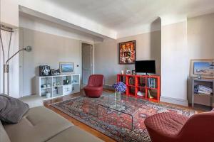 Exceptionnel 3 pièces art déco en dernier étage avec garage privé centre Biarritz