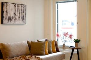 Brandnew Modern Condo with Sauna