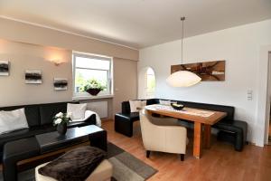 One-Bedroom Apartment with Balcony - Alpenpanorama room in Berghaus Tirol - Luxus Apartement
