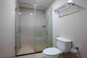 Royal City 2BR Apartment - Pool & Near Mega Mall