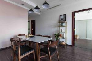 Royal City 2BR Apartment - Pool & Near Mega Mall