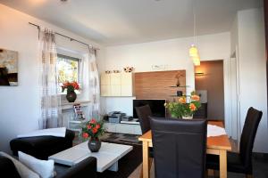 One-Bedroom Apartment with Balcony - Alpenblick room in Berghaus Tirol - Luxus Apartement