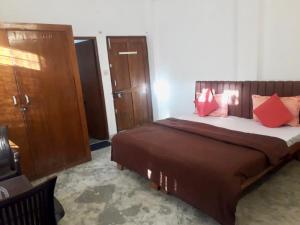 PEACOCK HILL HOMESTAY