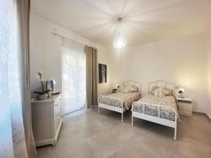 COMFORTABLE SEA HOLIDAYS AND WALKS