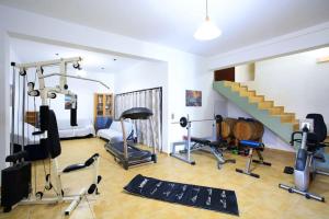 Sofias Sunny Home + Private Pool + Gym