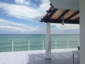 Villa Delfino Blu con accesso diretto al mare dalla scogliera e privacy impagabile. - Caronia Marina