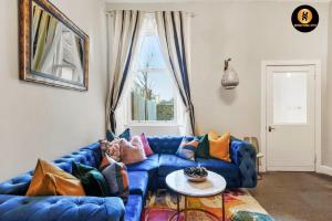 Lovely 4 bedroom Apt with 7 beds and Free Parking