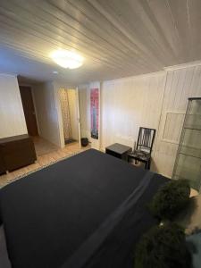 Private Room with own entrance near Airport and City Center!