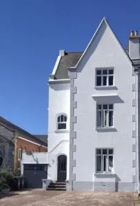 Huge 5 bed Grade II listed home in heart of town - 莱普斯通