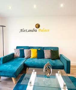 The Pinky - Modern 1 Bed Apartment in Hatfield - FREE Parking - Near Uni, Business Park & town centre - Big savings on Long stays