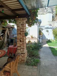 Maisons de vacances L'atelier-chambrette dans le jardin avec salle de bains, sans cuisine : photos des chambres