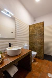 King Room with Balcony room in Horta da Quinta