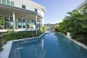 The Boathouse - Nelly Bay