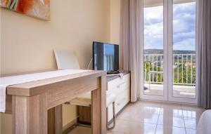 Amazing Apartment In Rab With Wifi, Heated Swimming Pool And Swimming Pool