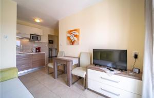 Amazing Apartment In Rab With Wifi, Heated Swimming Pool And Swimming Pool