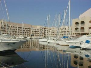 Studio à Hyères Port avec loggia et parking - FR-1-335-187