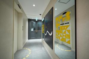 Phòng Giường Đôi Lớn 213 (Double Queen Bed 213)