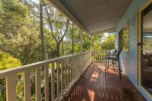 Montes Lake House - Mayers Flat