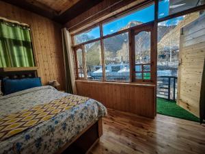 The Alpinist cafe and Retreat