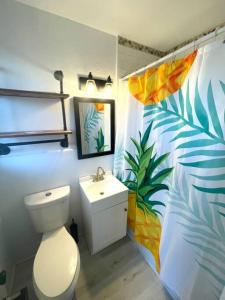 Pineapple Shores Retro Motel 9