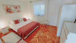 Apartment with a large terrace, 80 meters from the beach