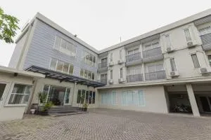 RedDoorz Plus at Riverside Malang - Malang