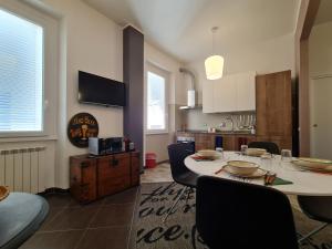 Aminas House Lab