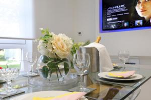 Spacious 4BR City Centre Apartment w Free Parking