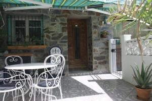 Maisons de vacances Charming village-house close to sea at the foot of the Pyrenees : photos des chambres