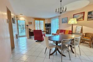 Appartements Spacious apartment with private parking near the beach : photos des chambres