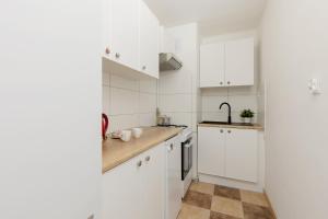 Wola Business Sunny & Spacious Apartment by Renters